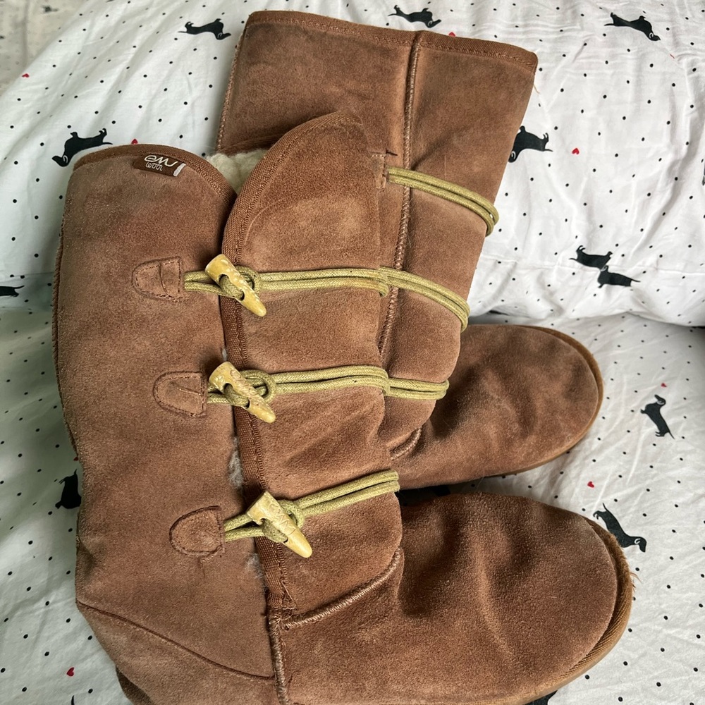 Emu boots size 9